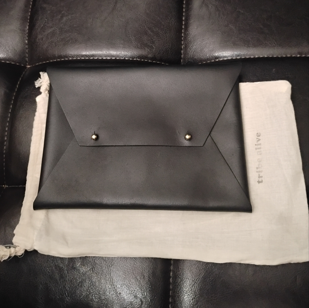 Tribe Alive Black Envelope Clutch Vegan Leather NEW - Picture 3 of 10